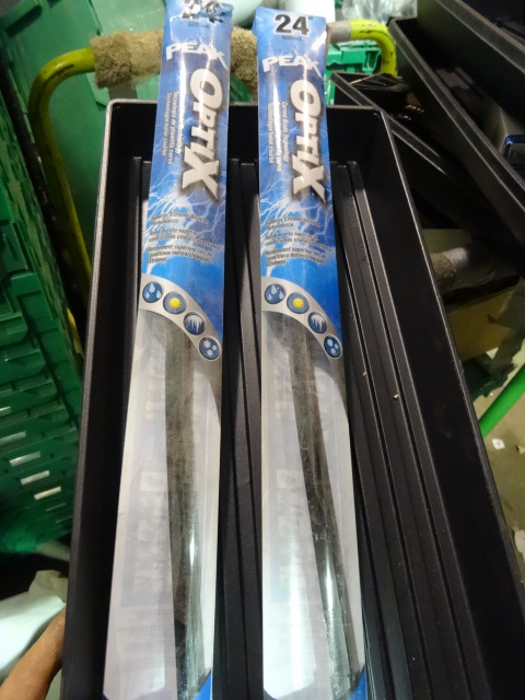 New Qty 2 Peak Optix Premium Windshield Wiper Blades 24 in