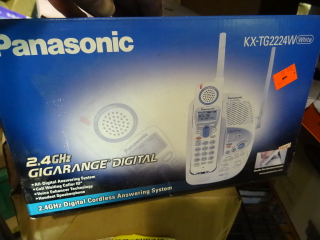 NEW Panasonic Digital Cordless Phone and Answering System. White, model KX-TG2224W