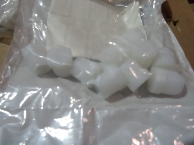 New Approx 100 pcs 1  8 in Nylon Plugs MPT pn HPM-1800 sku 200634