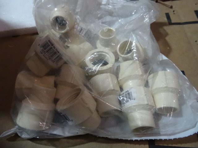 NEW Approx 24 Pcs 1  2 in PVC Connectors and Tees