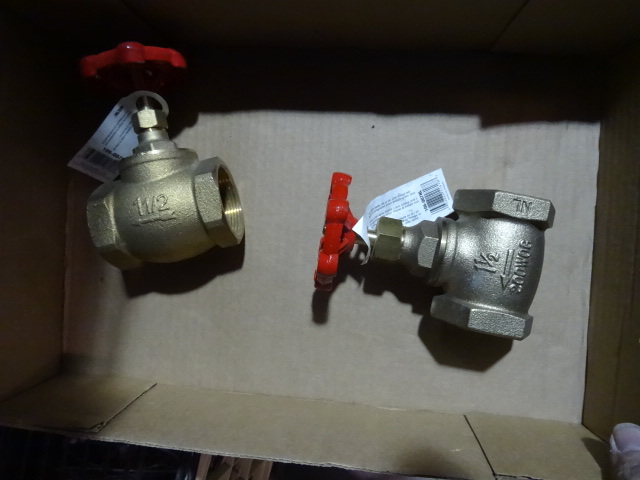 NEW Qty 2 Mueller ProLine Solid Brass 1.5 in Threaded Globe Valve 106-007NL