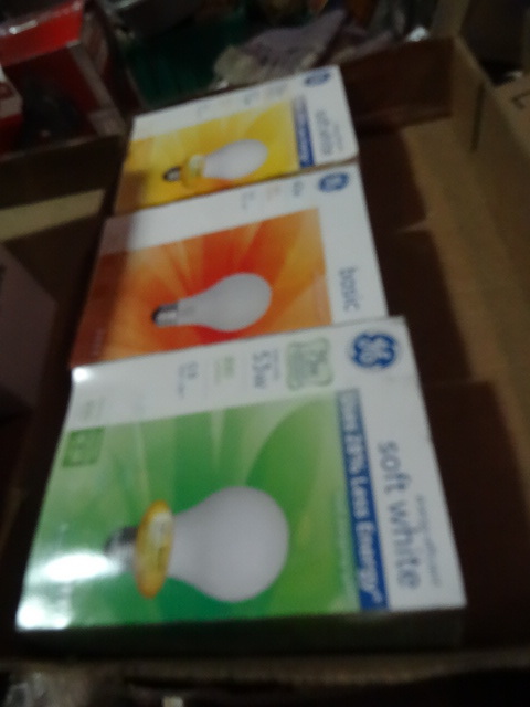 NEW Qty 11 Incandescent Light Bulbs 40, 75 and 100 watt