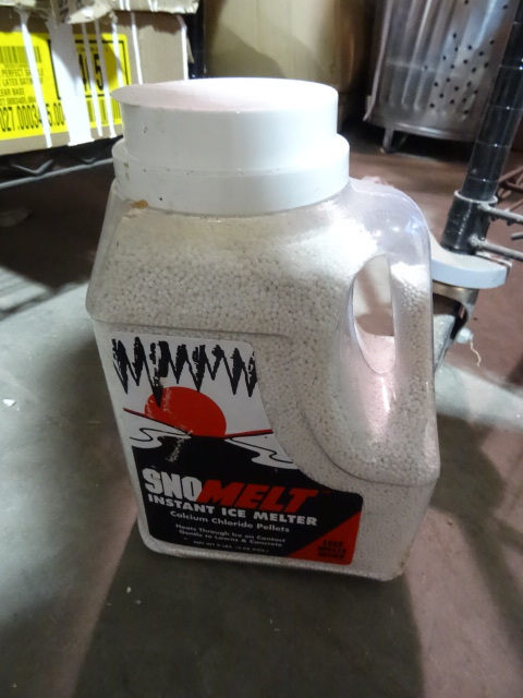 NEW 9 lb Container SnoMelt Calcium Chloride Ice Melt