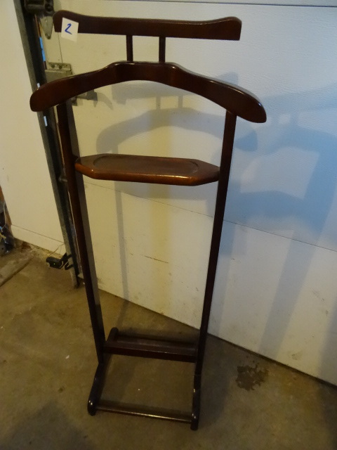 lot 2 image: Suit coat stand
