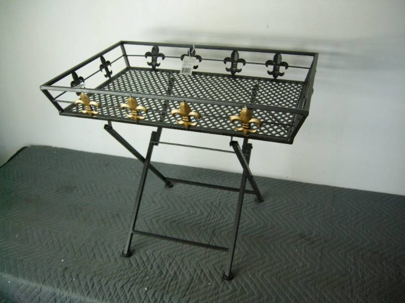 Fleur-de-lis Patio Side Table