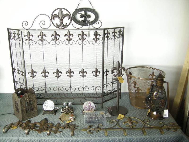 Fleur-de-lis Items