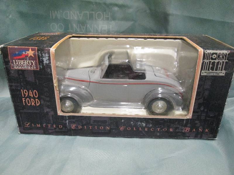 lot 15 image: Liberty Die Cast 1940 Ford Limited ...