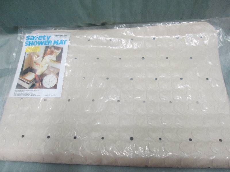 lot 42 image: Safety ShowerMat  22 12 x 22 12...