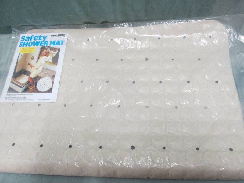 lot 43 image: Safety ShowerMat  22 12 x 22 12...