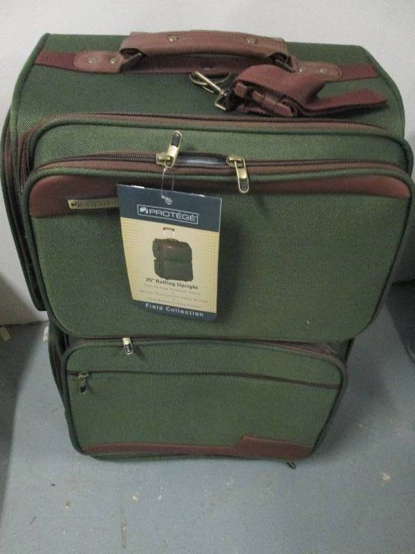 lot 50 image: Protg 25 Rolling Upright Green...