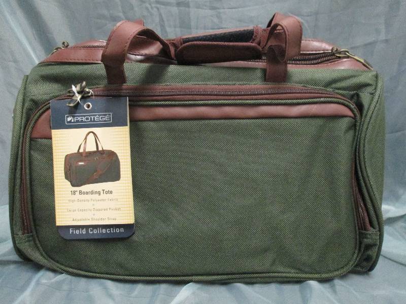 lot 54 image: Protg 18 Boarding Tote Green w...
