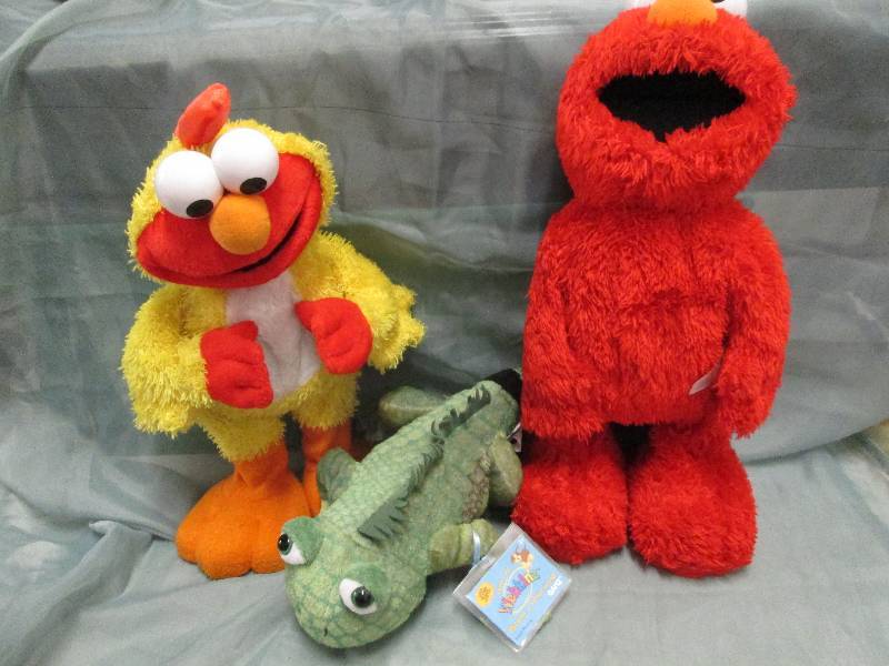 lot 58 image: 3 Sesame Street Character Toys...