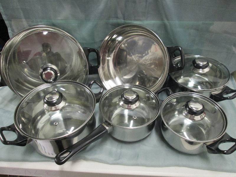 lot 59 image: 11 piece Lighter Weight Pots and Pa...