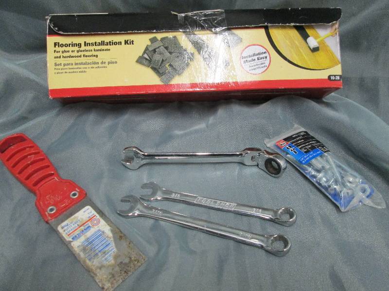 lot 65 image: Flooring Installation kit, scraper,...