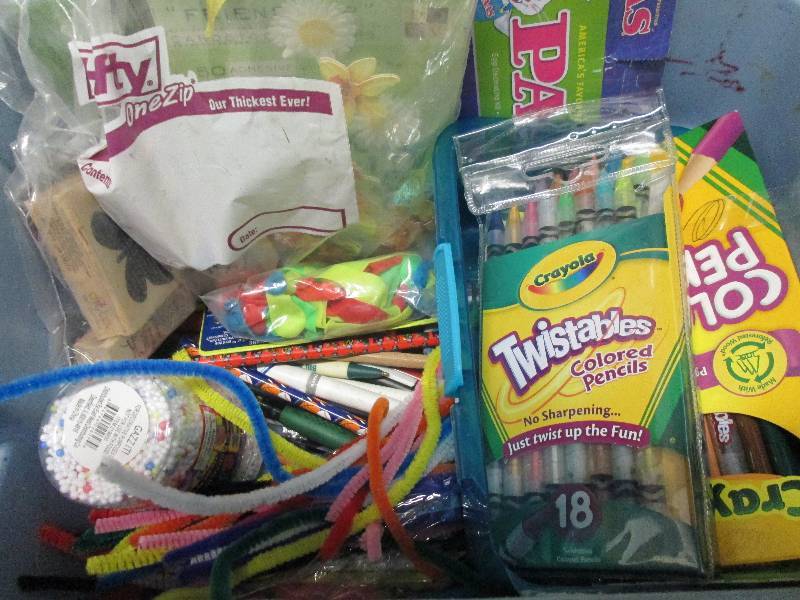 lot 71 image: Small tote of color pencils, pens,s...