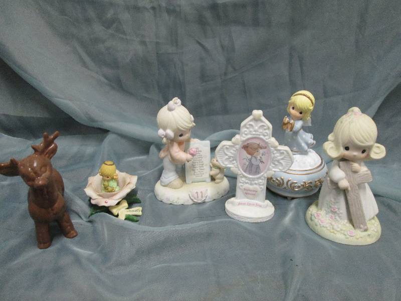 lot 91 image: Variety of knick knacks ...