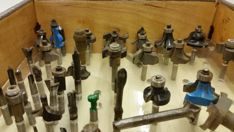 lot 17 image: RouterShaper Bits
