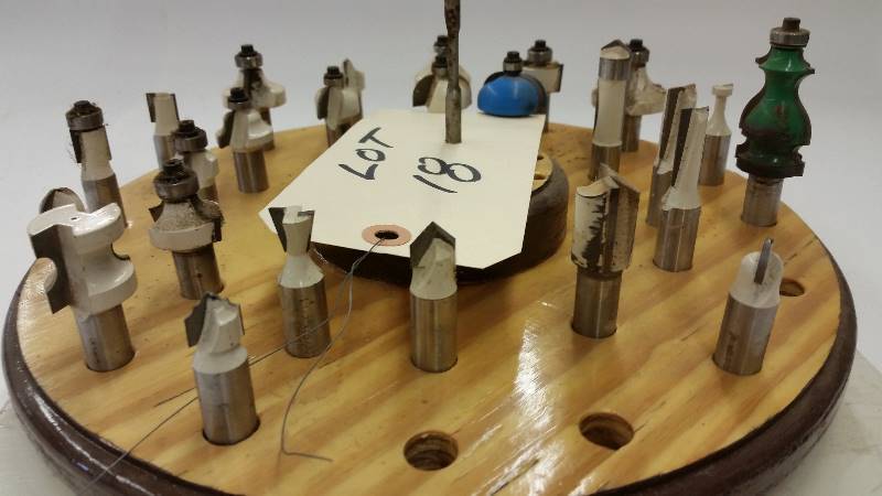 lot 18 image: RouterShaper Bits
