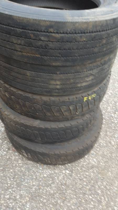 lot 40 image: Truck Tire