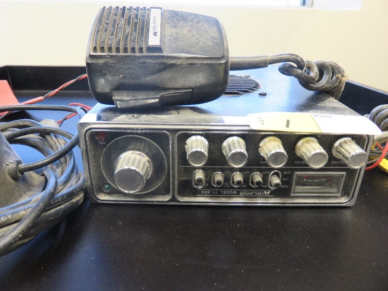 lot 1 image: Midland CB Radio wAntenna