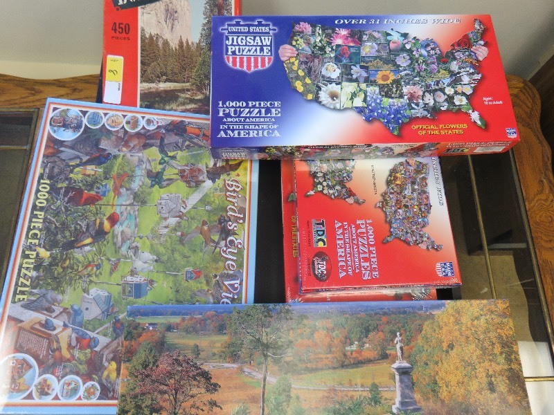 lot 8 image: Puzzle Lot