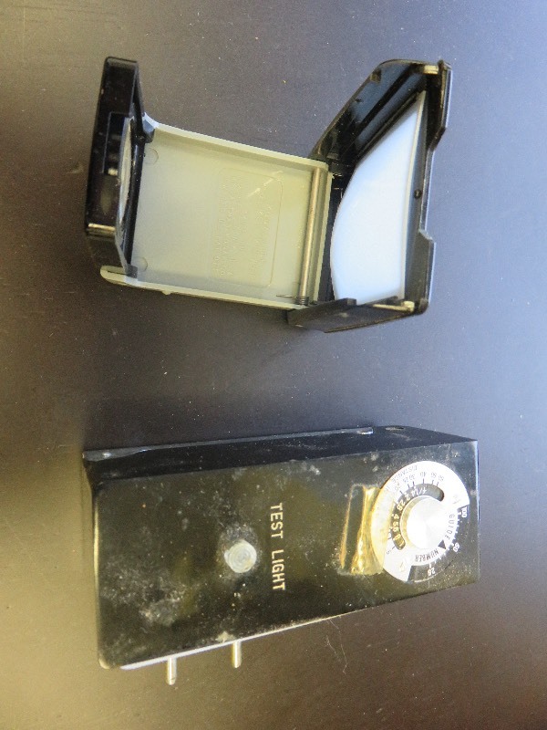 lot 10 image: Vintage Camera Equipment