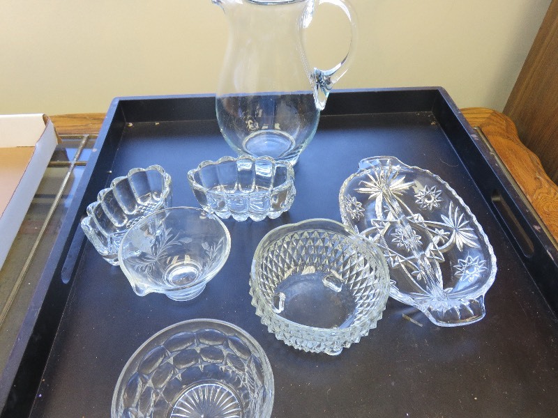 lot 17 image: Lot of Vintage Glass