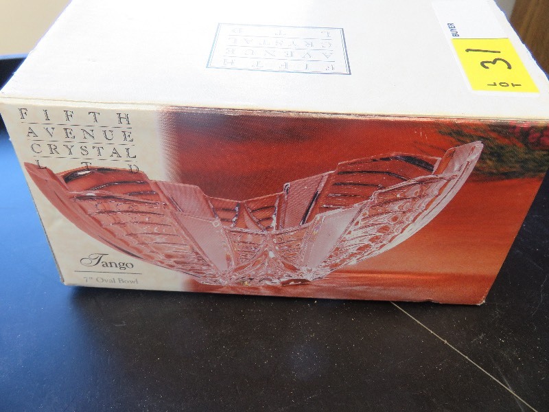 lot 31 image: Fifth Avenue Crystal-Tango 7 Oval Bowl