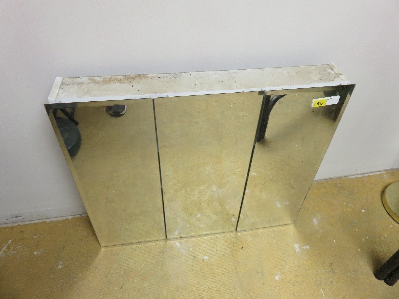 lot 56 image: 3 Doored Mirrored Medicine Cabinet