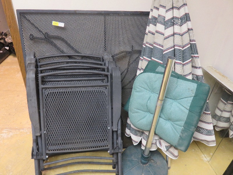 lot 55 image: Metal Outdoor Patio Set