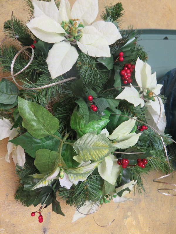 lot 59 image: Tote of Christmas Decorations