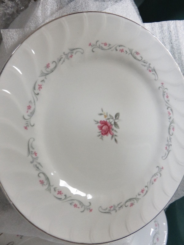 lot 76 image: Set of Floral Swirl Fine China Made in Japan