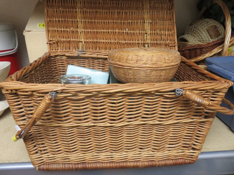lot 93 image: Wicker Basket Full of Tea Light Candles & Some Candle Holders