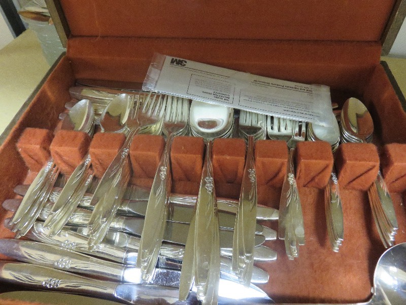 lot 99 image: Large Set of Silver Plated Flatware
