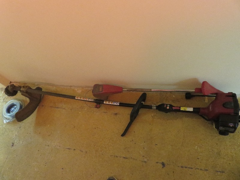 lot 138 image: 2 Toro Weed Whippers
