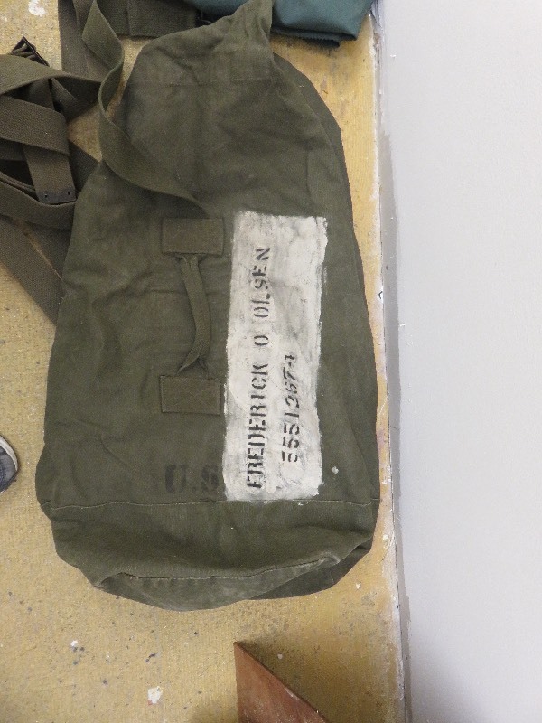 lot 142 image: Vintage US Army Duffell Bag