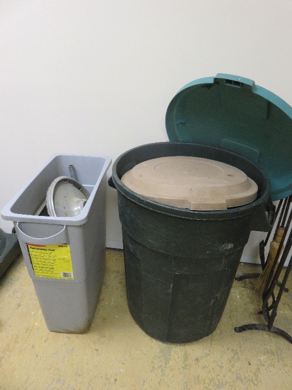 lot 155 image: 2 Rubbermaid Garbage Cans wLids with misc. garage items & 1 Rubbermaid Slim Jim Container No Lid