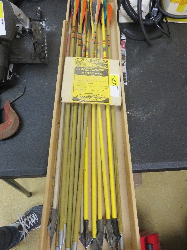 lot 167 image: Vintage Fleetwood Arrows in Original Box