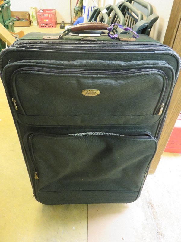 lot 180 image: Large Green World Cruiser Ricardo Suitcase