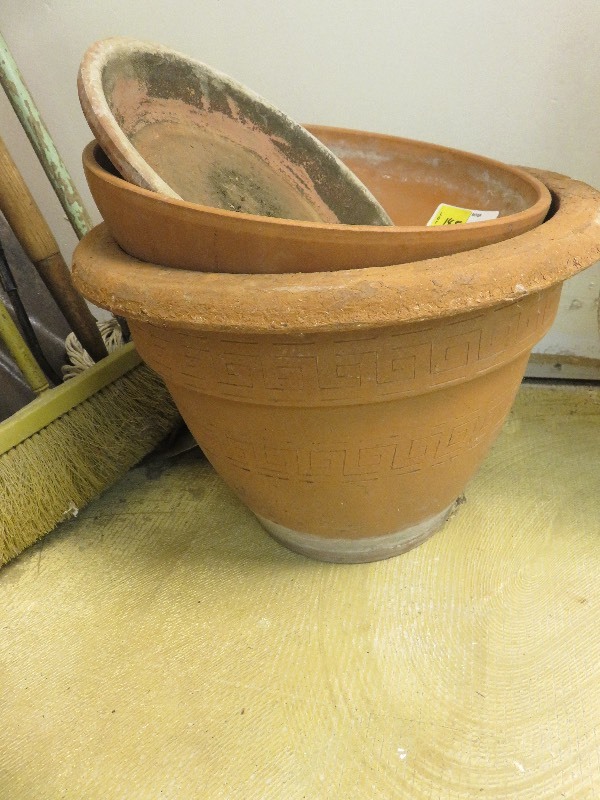 lot 185 image: Clay Garden Pots
