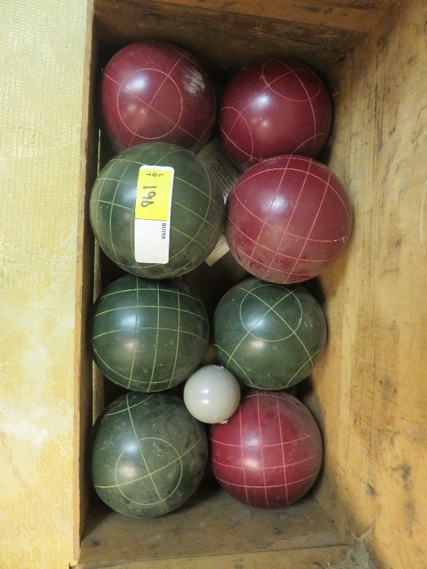 lot 190 image: Bocce Ball Set