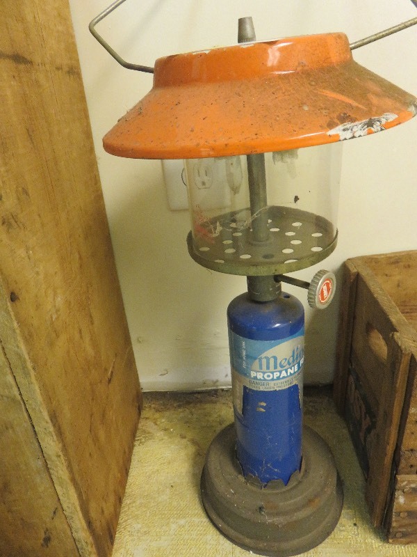 lot 191 image: Vintage Propane Lamp