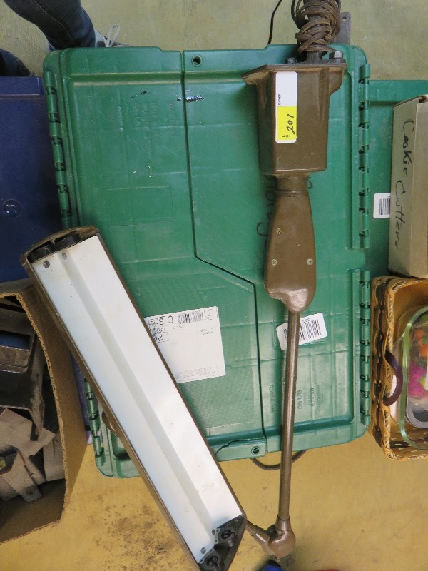 lot 201 image: Vintage Work Bench Light