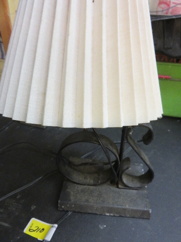 lot 210 image: Table Lamp