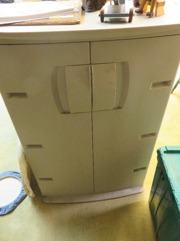 lot 216 image: Plastic Gargage Storage Cabinet