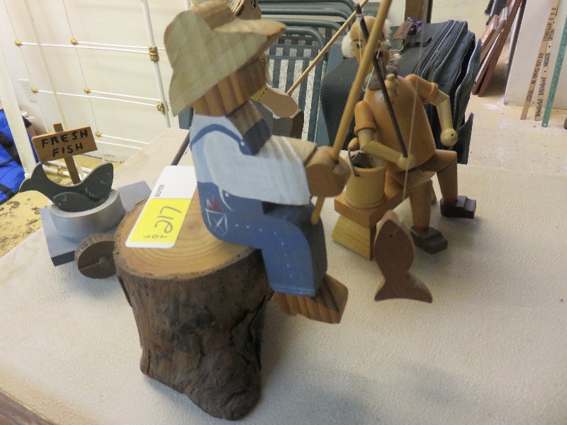 lot 217 image: Fishing Dcor Lot