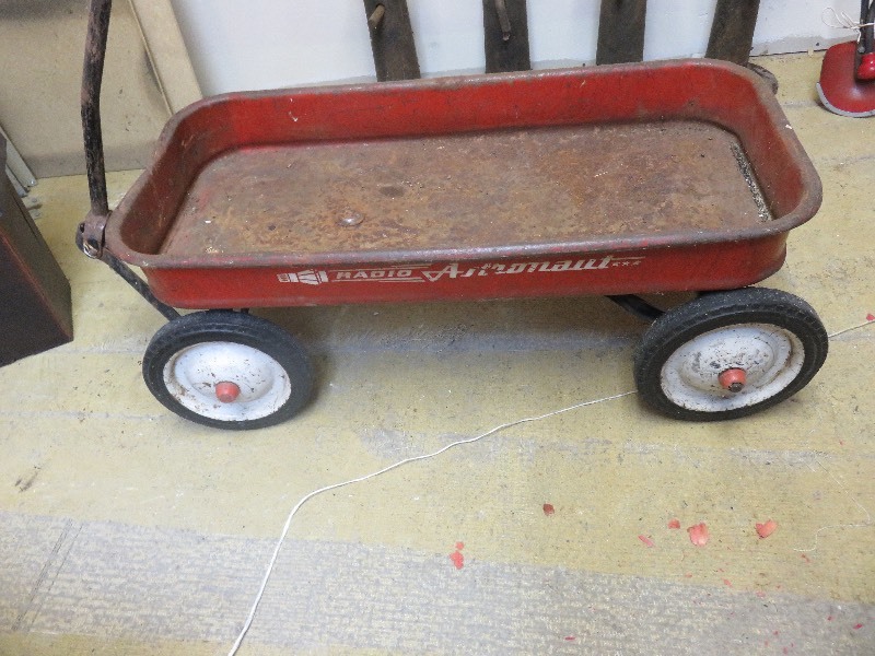 lot 233 image: Vintage Radio Astronaut Wagon