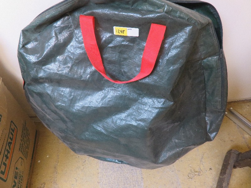 lot 248 image: Large Fall Wreath wWreath Bag