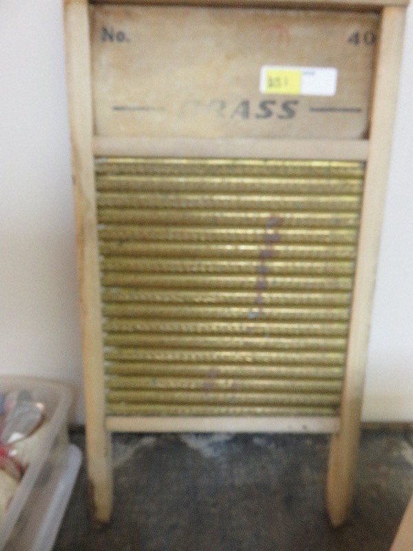 lot 251 image: Decorative Wash Board
