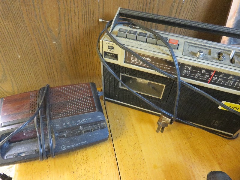 lot 259 image: Two Vintage Radios